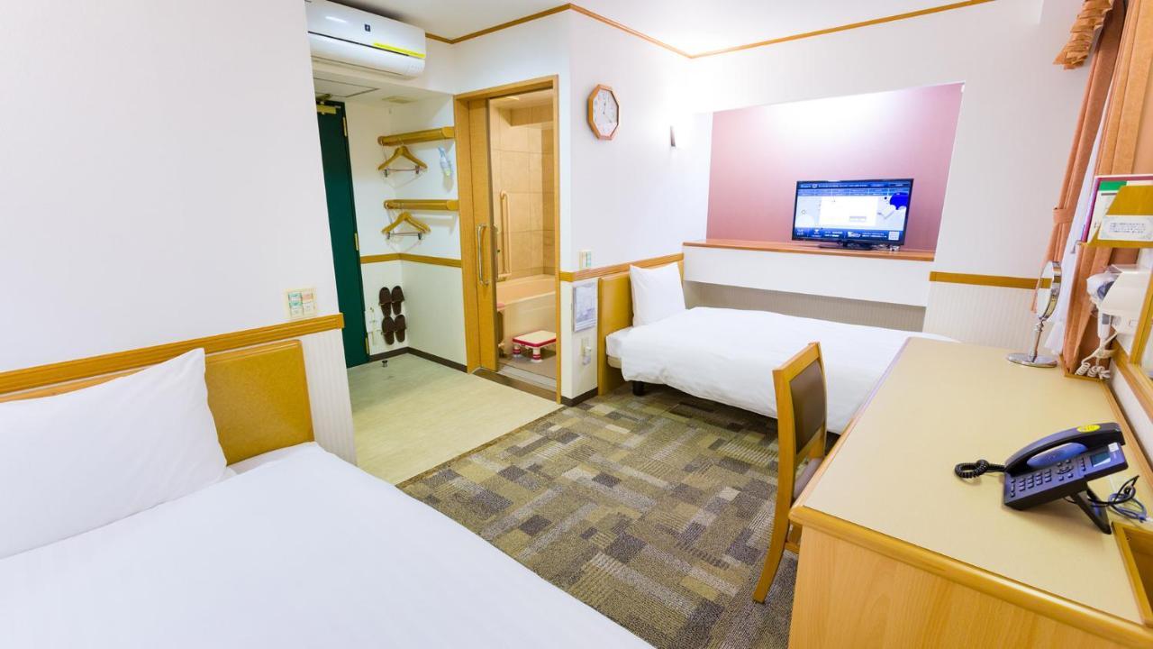Toyoko Inn Yokohama Tsurumi Eki Higashi Guchi Rom bilde
